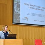 Dyrektor Edyta Mozyrska przemawia na konferencji