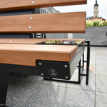 Wejście USB w ławce solarnej