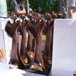 Statuetki dla laureatów konkursu