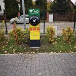 Defibrylator zainstalowany na terenie placu zabaw przy ul. Szkolnej.